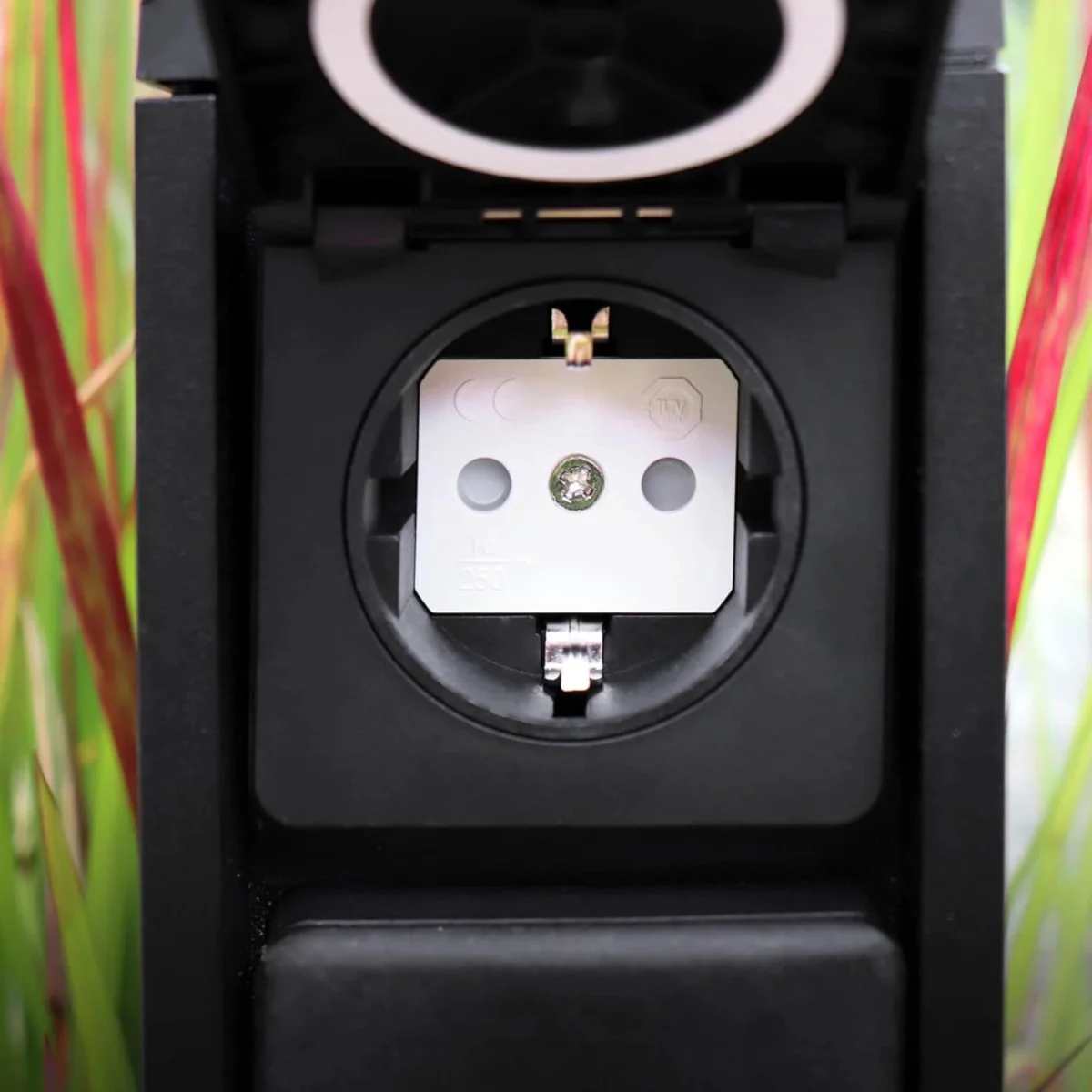 Ultralight Double Socket Stand Light IP54 (UL-OT-B13) - Image 3