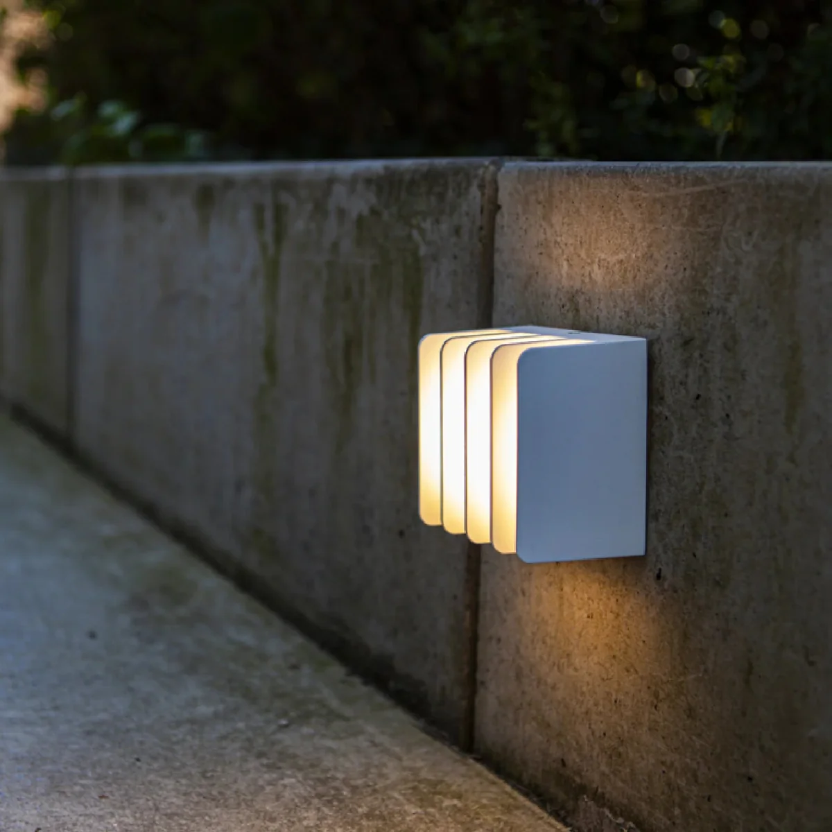 LED WALL LIGHT (UTL-OT-1469) – Modern Outdoor Wall Fixture - IP54 Protection - Image 4