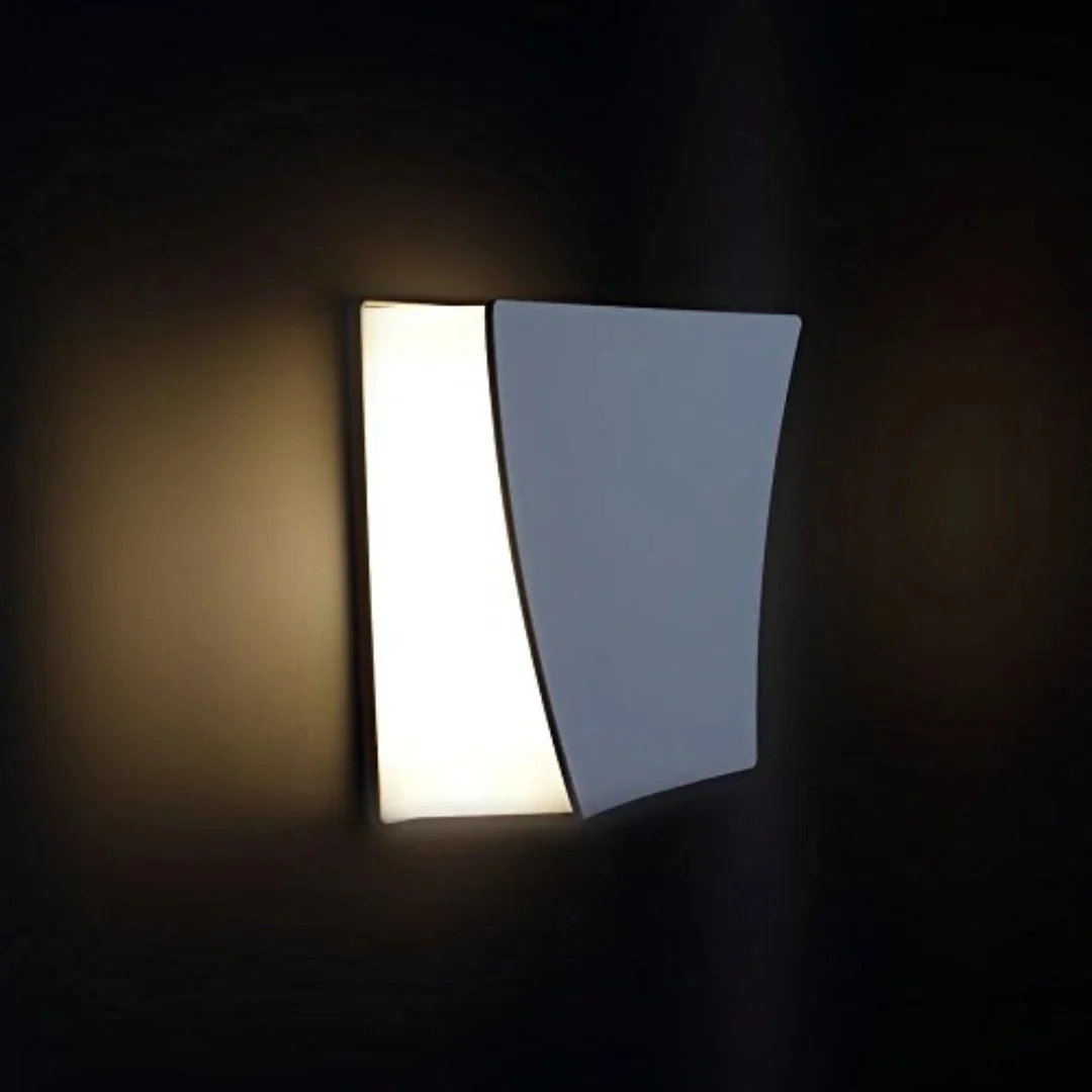 Modern LED Wall Light (R3700L) – 12W IP54 Outdoor Wall Fixture - Natural Daylight - Image 3