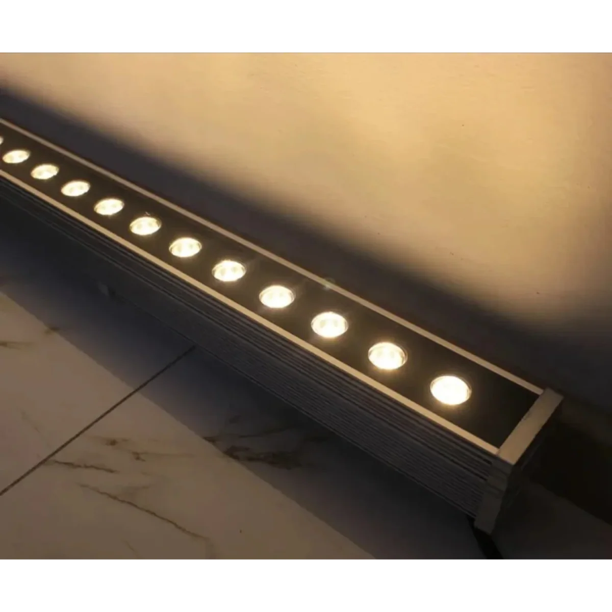 Ultra Light RGBW LED Wall Washer Light IP65 (YL6718) - Image 3